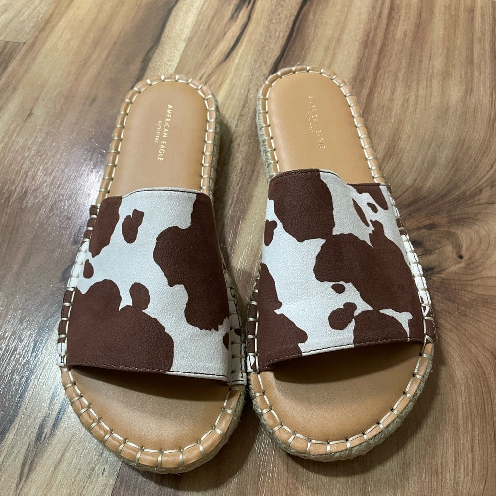 American Eagle Cow Print Slides Sz 8